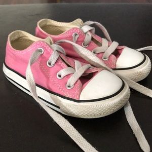 Toddler size 7 Converse